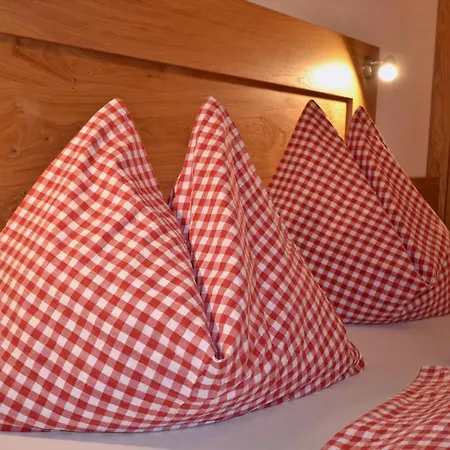 Vor Toller Gebirgskulisse Mit Kamin Umhausen