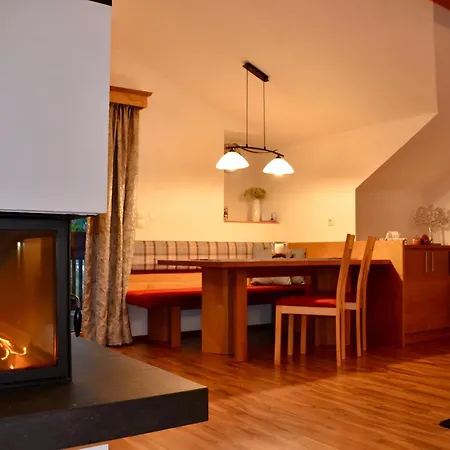 Vor Toller Gebirgskulisse Mit Kamin