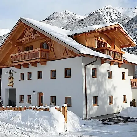 Vor Toller Gebirgskulisse Mit Kamin Umhausen